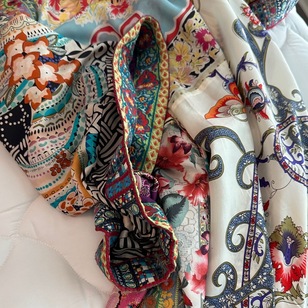 Johnny Was Multicolor Floral Kimono reversible has pockets snap closure like new - Picture 4 of 9